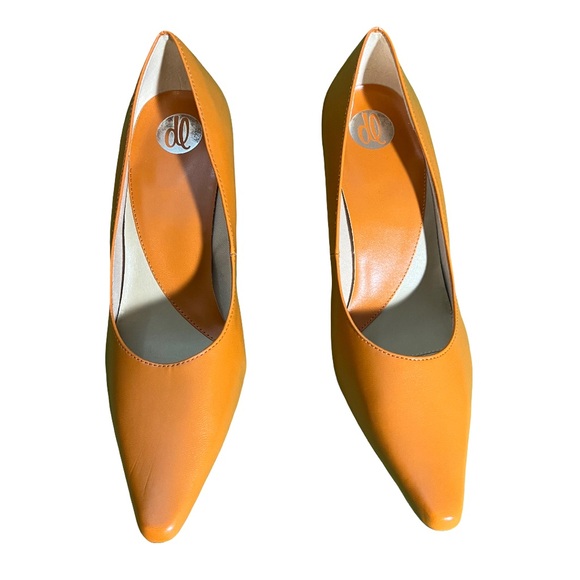 Brand New never worn DONNA LAWRENCE ORANGE HEELS - Picture 2 of 3